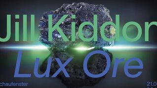 „Lux Ore“ ist der Titel der Ausstellung von Jill Kiddon in der Galerie der Stadt Sindelfingen am Marktplatz. Sie zeigt zwei auf einander Bezug nehmende Installationen über die die Beziehungen von Ressource und technologischem Fortschritt. Die Eröffnung ist am Samstag, 20. Juli um 18 Uhr. Danach zu sehen bis zum 6. Oktober: Mo-Fr 10-18 Uhr, Sa+So+Fei 10-17 Uhr, der Eintritt ist frei.