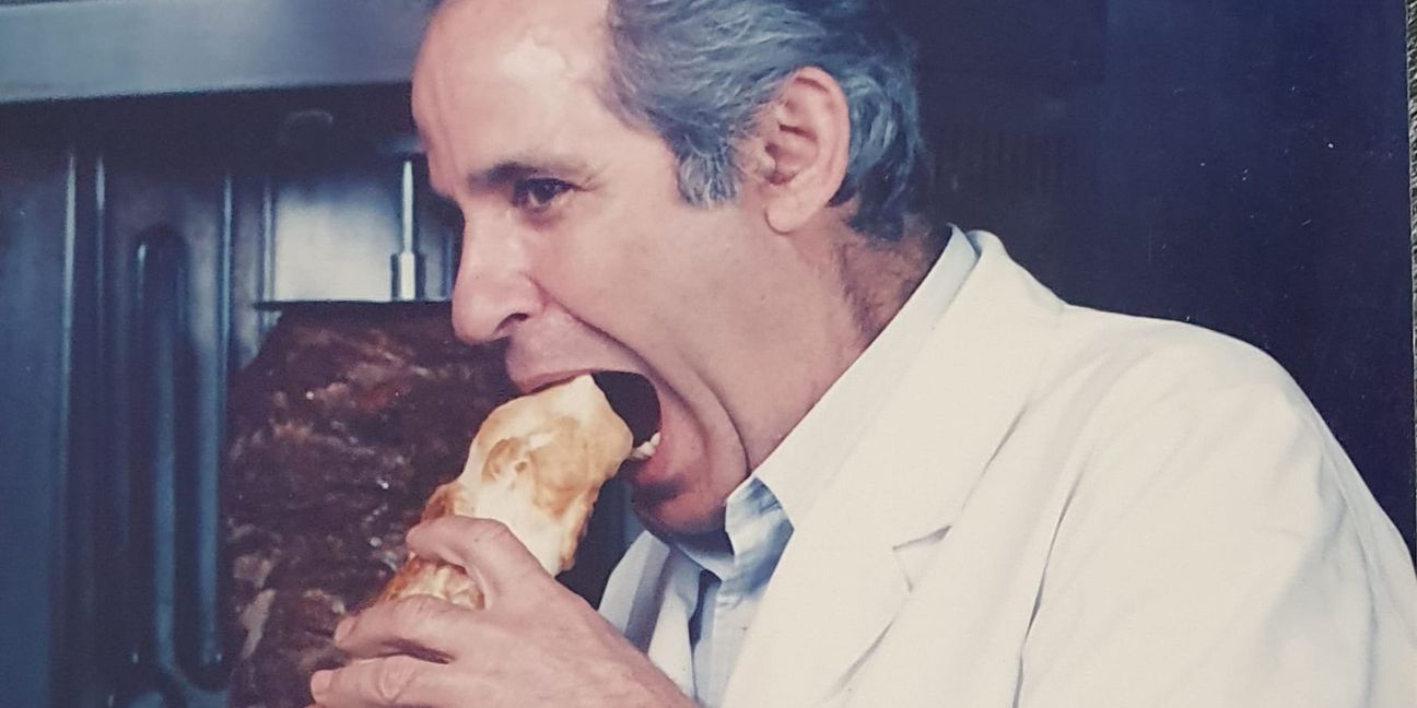 Vassilios Vlassakidis lässt sich seine Erfindung schmecken.Bild: z