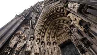 Im Kölner Dom ist nachzulesen, welche Rechte Juden im Mittelalter hatten.