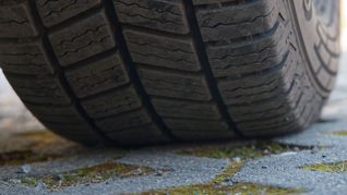 Rund zwei Drittel an Mikroplastik in der Luft gehen auf Reifenabrieb zurück.