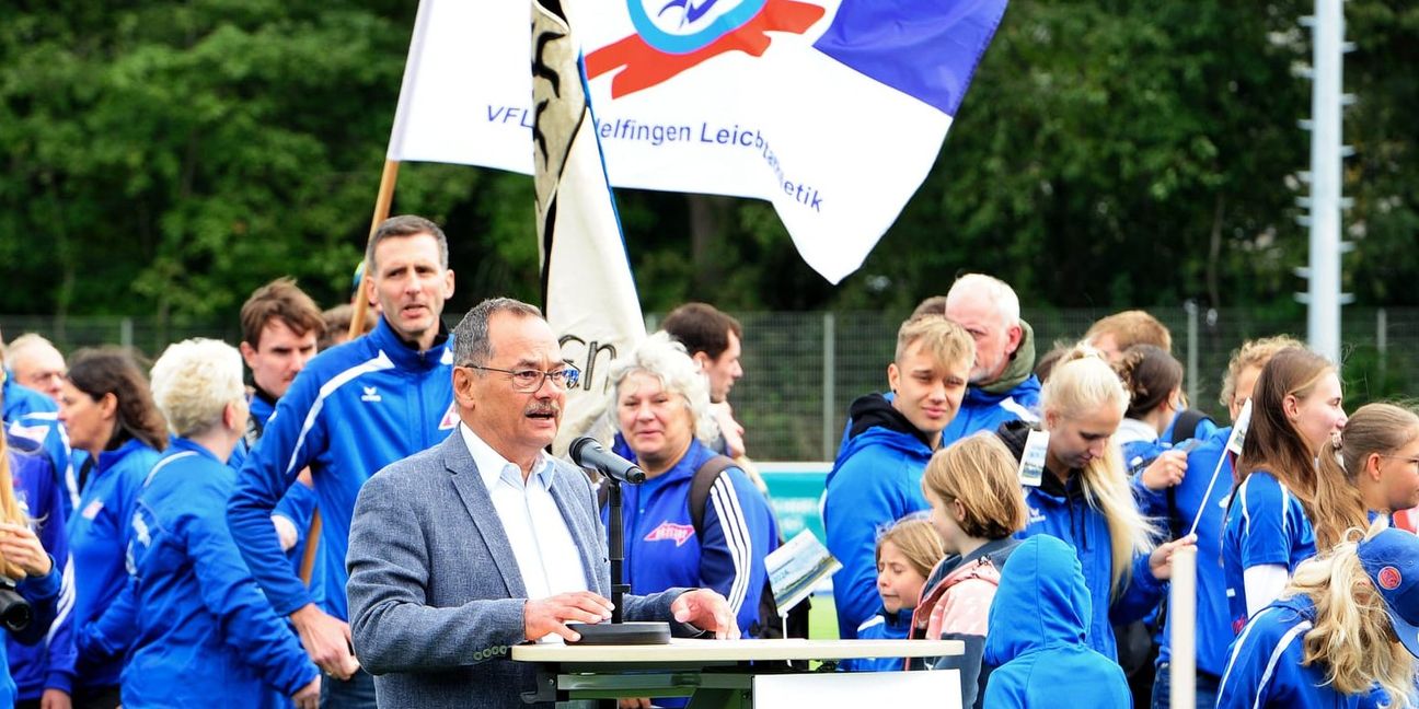 Dr. Heinrich Reidelbach, Präsident des VfL Sindelfingen: „Es ist mehr als ein Stadion und deshalb ist heute ein besonderer Tag für die Stadt, den Sport und den VfL Sindelfingen.