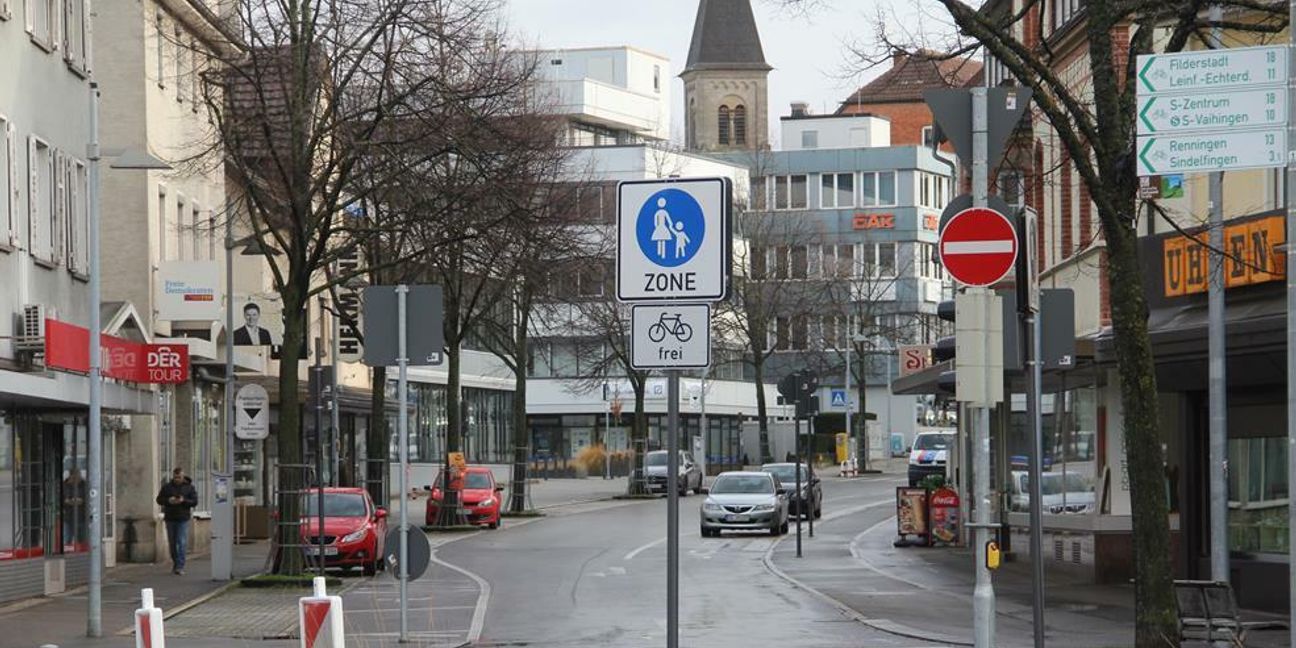 Der aktuelle Blick in die Stadtgrabenstraße. Nach Wunsch der Stadtverwaltung soll aus ihr ein verkehrsberuhigter Bereich werden.