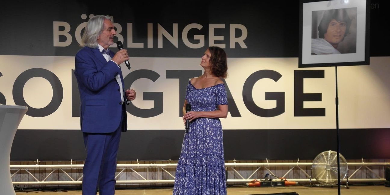 Wolfgang und Claudia Seljé haben beim „Sommer am See“ in der Böblinger Alten Tüv-Halle das Programm „Erinnerungen an Udo Jürgens“ präsentiert.