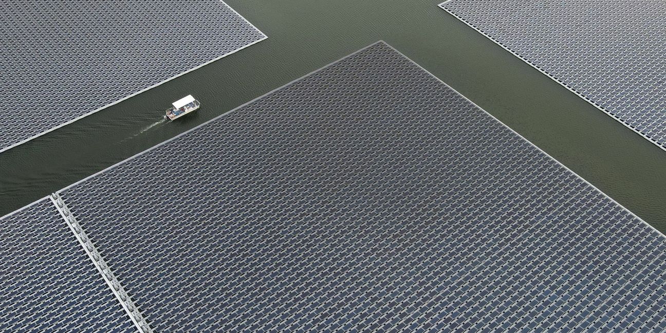 Schwimmender Solarpark in der Stadt Huainan in der chinesischen Provinz Anhui