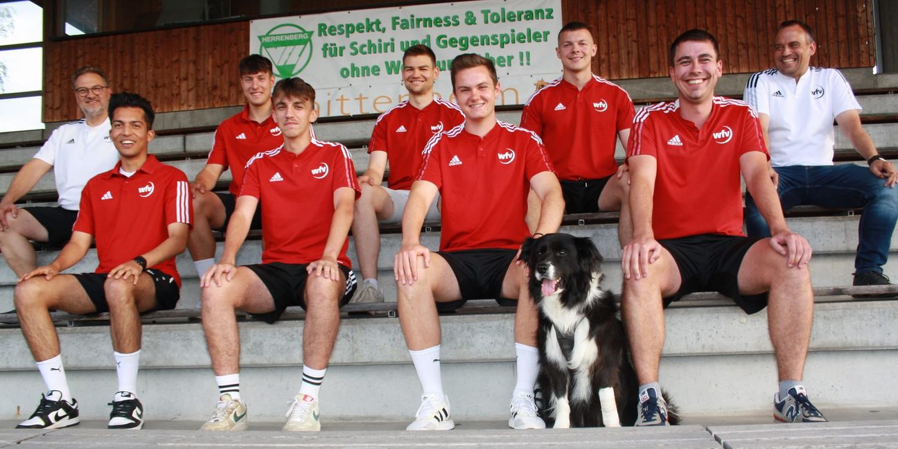 Der Leistungskader der Schiedsrichtergruppe Böblingen mit (hintere Reihe von links) Obmann Achim Gack, Julian Gack, Maximilian Jäger, Stefan Jokic, Christian Runge (stellvertretender Obmann), Mika Alexander Schütte, Benjamin Buck, Armin Schick und Jan Huber. Es fehlen Tobias Reichel, Daniel Buck und Patrick Fischer.Bild: z