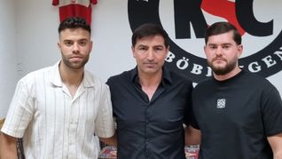 Der Sportliche Leiter Yasin Özyürek freut sich, dass er in Noah Lukic (links) und Gjon Karrica (rechts) ein neues Spielertrainergespann für den KSC Böblingen gefunden hat.