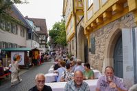 Gute Laune und nette Leute am Freitag bei den Sindelfinger Weintagen.