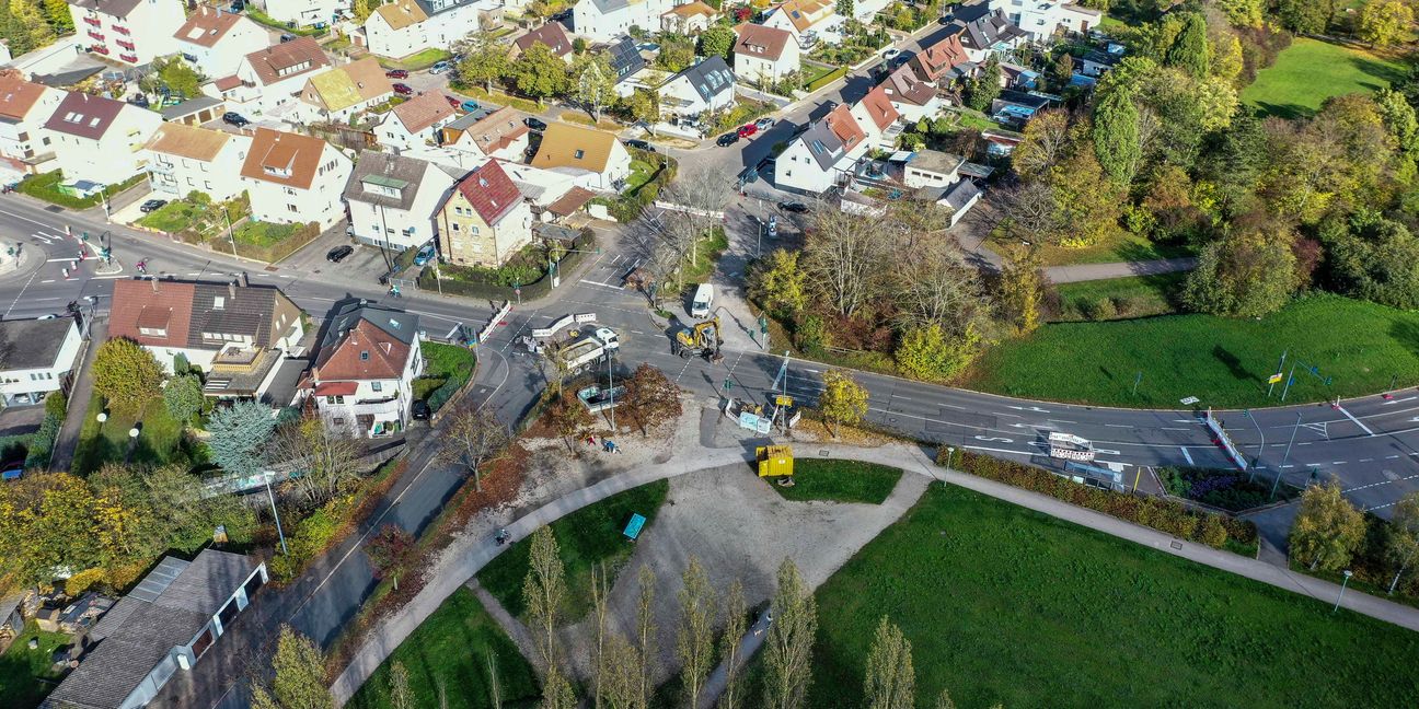 Wegen eines Wasserrohrbruchs war die Kreuzung Schönaicher Straße/Schönbuchstraße für dringende Bauarbeiten seit Samstag voll gesperrt. Am Donnerstag, 3. Oktober, ist die Strecke wieder frei. Bild: Dettenmeyer