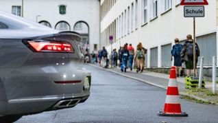 Autoverkehr unmittelbar vor Schultoren - das muss nicht sein, finden viele.