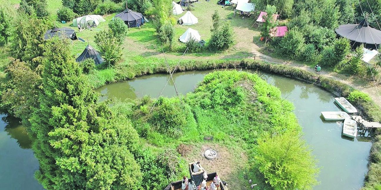 Das Zeltlager der Böblinger Pfadfinder der Deutschen Pfadfinderschaft Sankt Georg (DPSG) bei Günzburg in Bayern. Bild: z