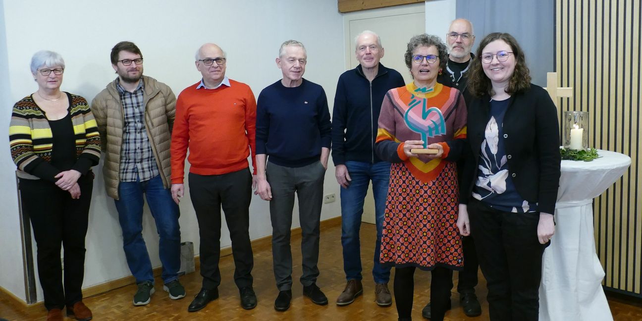 Das Darmsheimer Umwelt-Team Claudia Schäfer, Pascal Sautter, Kirchenpfleger Uli Groß, Thomas Buck, Werner Salzer, Ulrike Stepper, Fritz Stepper und Katharina Saile vom Umweltreferat der Oberkirchenrats in Stuttgart. Bild: Lück