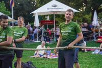 Tauziehen im Sommerhofenpark bei der Stadtwerke Teamchallenge