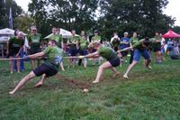 Tauziehen im Sommerhofenpark bei der Stadtwerke Teamchallenge