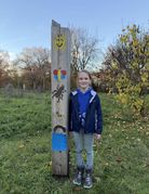 Svenja ist stolz auf ihr Bienenhotel.