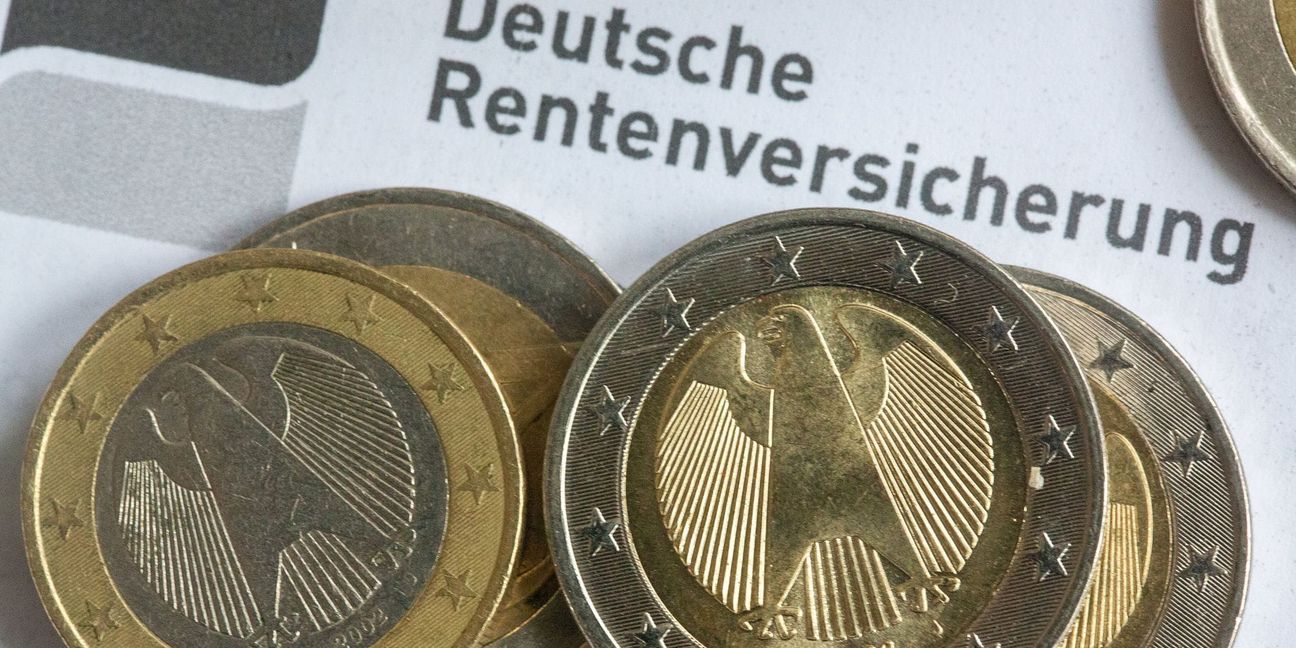 Münzen zählen – das müssen wohl auch viele Rentner in Deutschland, angesichts ihrer geringen Rente.