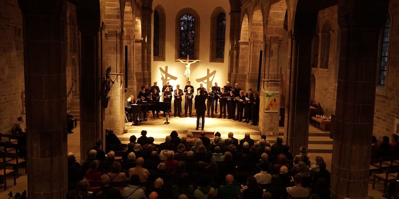 Der Sindelfinger Kammerchor bei seinem Sehnsuchtskonzert in der Martinskirche.