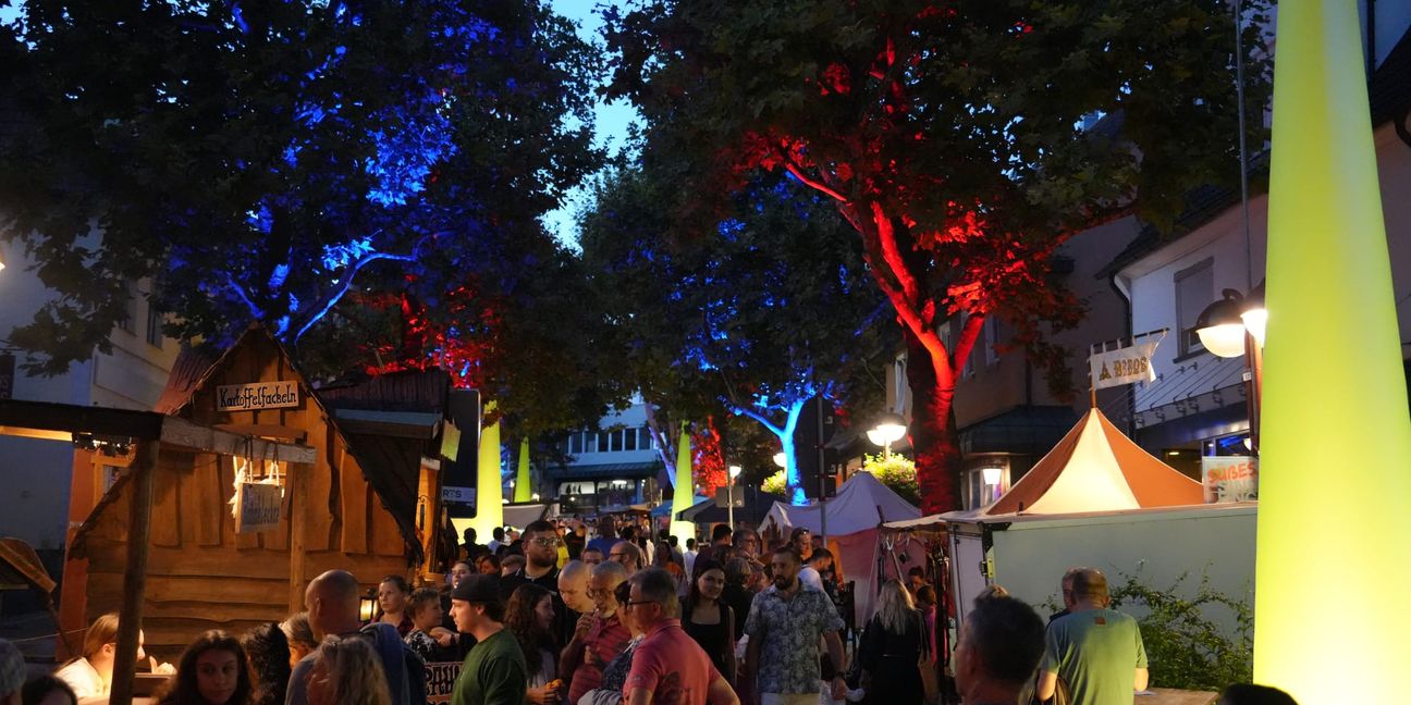 Bei Traumwetter zog es Tausende Besucher in die Sindelfinger Innenstadt. Bild: Dettenmeyer