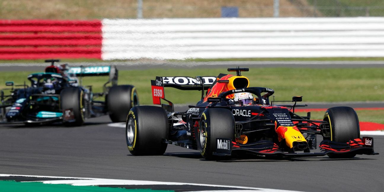 Silverstone: Lewis Hamilton folgt Max Verstappen im WM-Duell.
 Foto: AFP/ADRIAN DENNIS