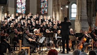 Cappella Nuova und Stifshoforchester beim vierten Konzert der 33. Orgelreihe.