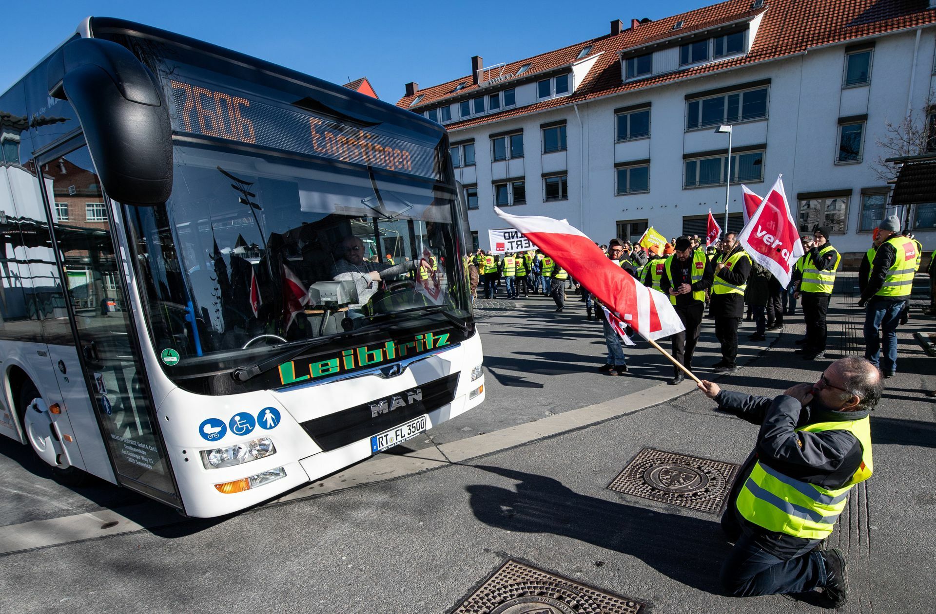 Tarifkonflikt Im Busgewerbe - Warnstreiks Der Omnibusfahrer Weiten Sich ...