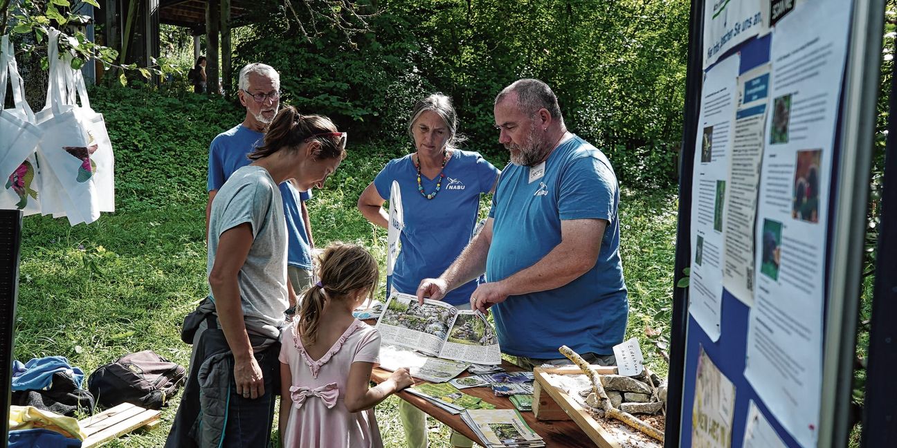 Beim Tag der offenen Tür informierten sich Besucher unter anderem darüber, wie sie ihren Garten naturnah gestalten können.