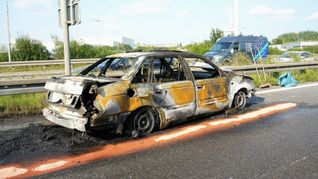 Innerhalb kürzester Zeit brannte das Auto aus.