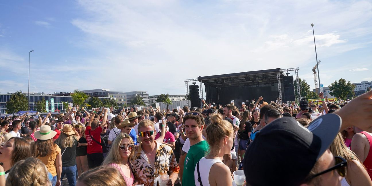 Sommer, Sonne, Party: Am Samstag heißt es zum fünften Mal „Mallorca total“ auf dem Flugfeld-Festplatz.