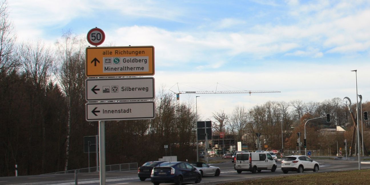 Seit dieser Woche auf den Schildern an der Thermalbad-Kreuzung: die Böblinger Innenstadt. Bild: Jung