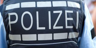 Gleich mehrere Streifen des Polizeirevier Böblingen rückten am in die Talstraße aus, nachdem ein Mann gemeldet worden war, der auf einen anderen eingeschlagen haben soll.