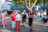 Sindelfingen tanzt beim Salsa-Abend in der Kleinen Mercedesstaße.