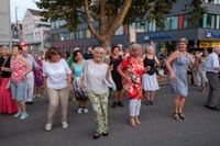 Sindelfingen tanzt beim Salsa-Abend in der Kleinen Mercedesstaße.