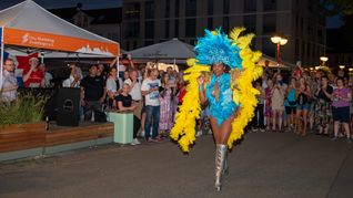 Sindelfingen tanzt beim Salsa-Abend in der Kleinen Mercedesstaße.