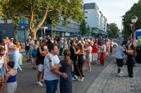 Sindelfingen tanzt beim Salsa-Abend in der Kleinen Mercedesstaße.