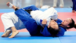 Katharina Menz (blauer Anzug) bei einem ihrer letzten Trainings vor den Olympischen Spielen in Paris.