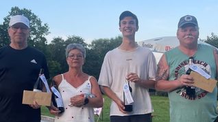 Die Sieger beim 51. Pétanque-Turnier im Sindelfinger Sommerhofenpark: von links Peter Jäckel, Sabine Ruoff, Hugo Moreno und Wolfgang Dannecker.