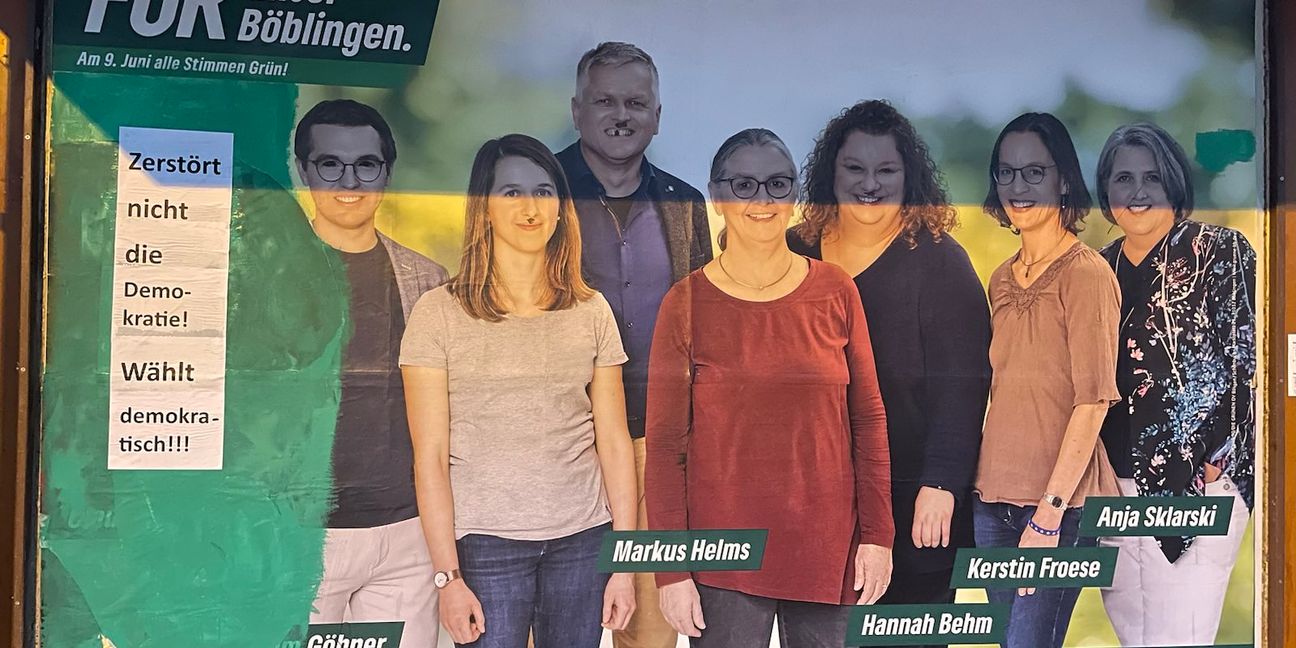 Die Böblinger Grünen haben ihr beschädigtes Wahlplakat mit einer Botschaft versehen.