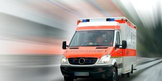 Ein 43 Jahre alter Radfahrer ist bei einem Verkehrsunfall in Weil der Stadt schwer verletzt worden. Der Rettungsdienst brachte ihn ins Krankenhaus.
