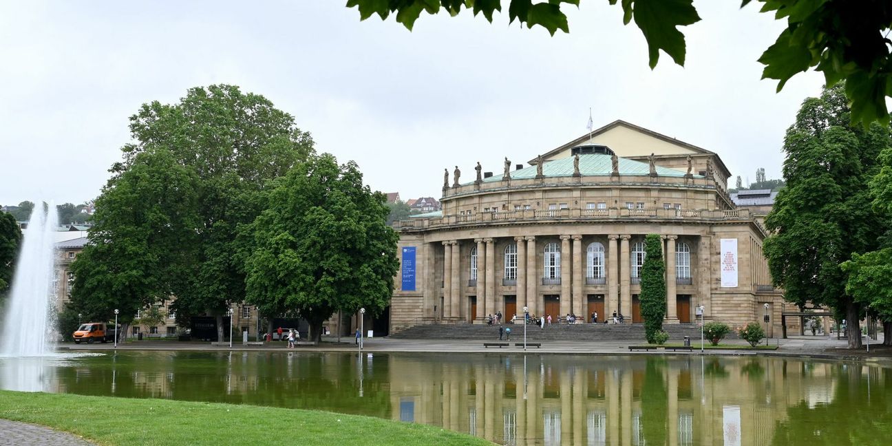 Das Stuttgarter Staatsorchester spielte sein Neujahrskonzert 2022 im Opernhaus.
 Foto: dpa/Bernd Weißbrod
