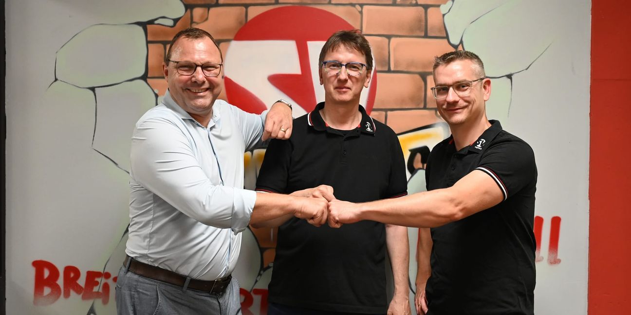Das Triumvirat des SV Magstadt: Vorsitzender Stephan Scheel (links) und Stellvertreter Michael Barsch (rechts) wurden erstmals für vier Jahre gewählt. Bei Finanzvorstand Andreas Schlegel blieb es nochmal bei zwei Jahren.