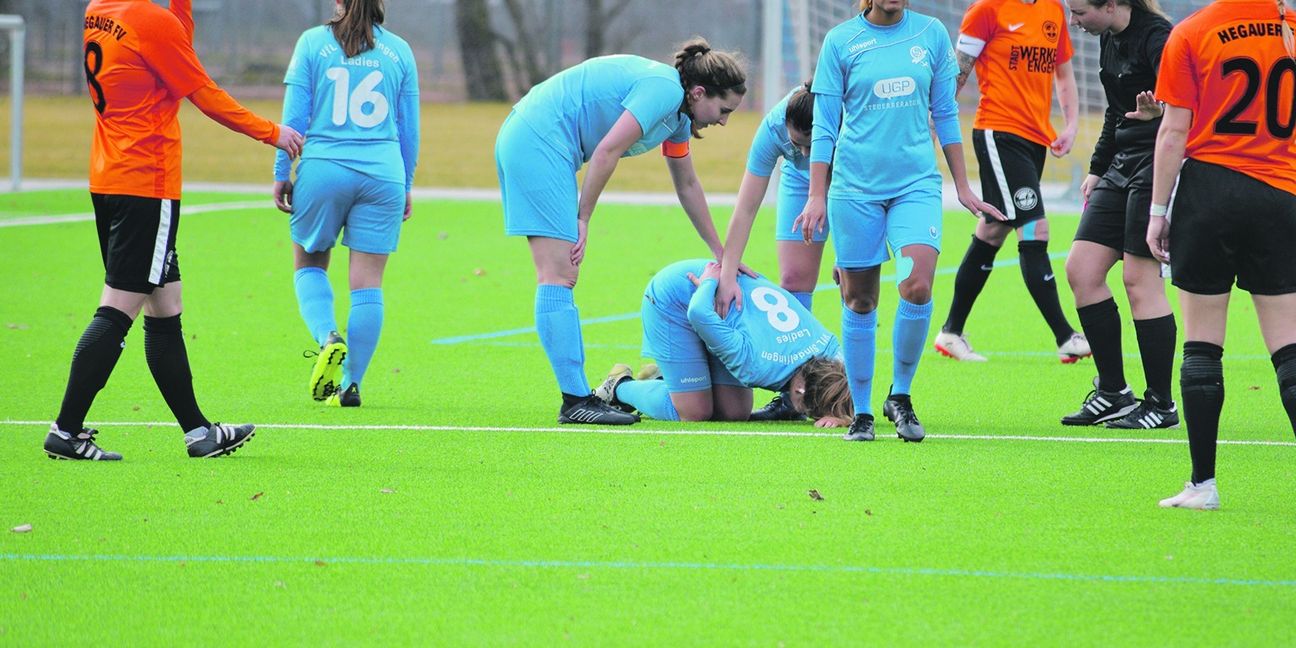 Autsch, das tat weh: Die 0:2-Heimniederlage gegen den Hegauer FV verursachte bei Eva Bahm und den VfL Sindelfingen Ladies Schmerzen. Bild: Zvizdiç