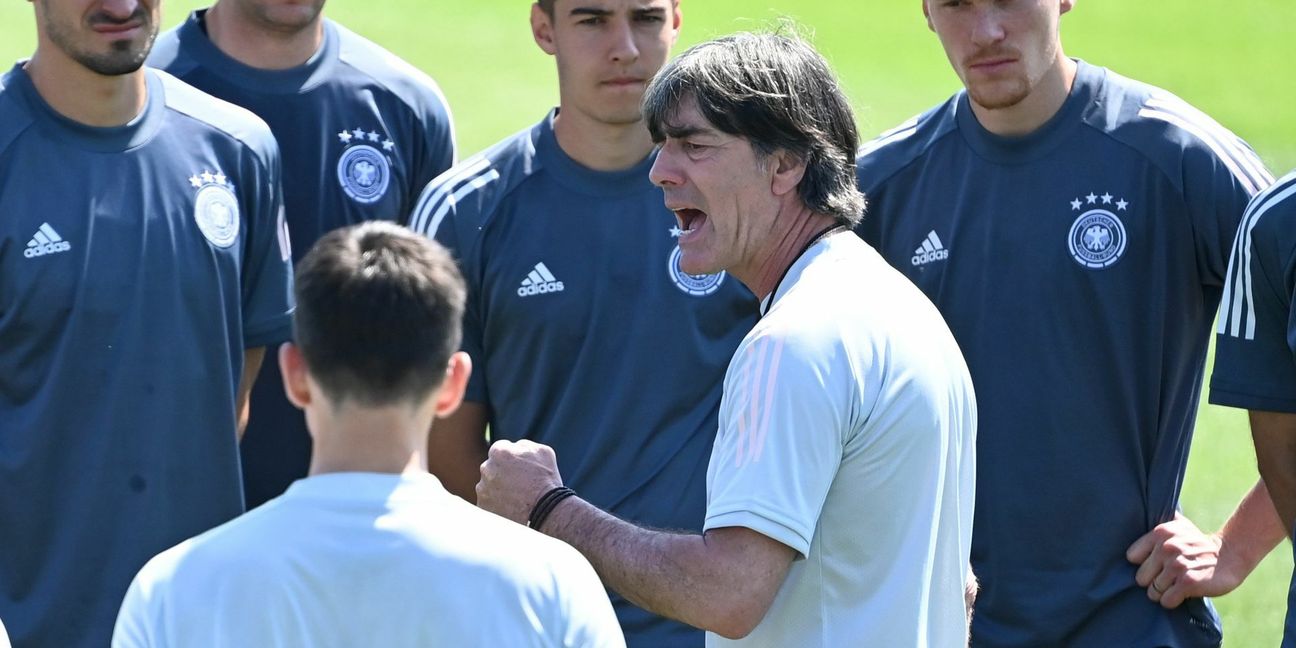 Der Bundestrainer Joachim Löw wirkt während der EM sehr fokussiert.
 Foto: dpa/Federico Gambarini