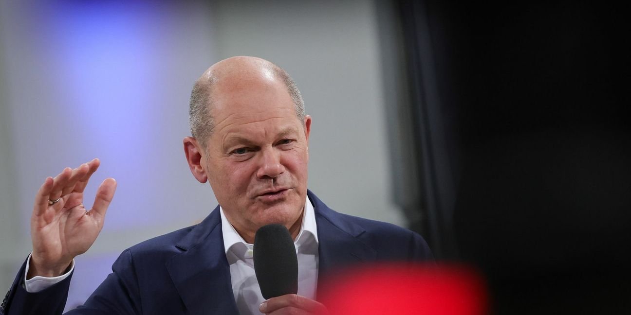 Bundeskanzler Olaf Scholz steht vor schwierigen Monaten. Viele erwarten von ihm eine stärkere Führungsrolle in der Regierung und einen Kurswechsel in der Flüchtlingspolitik.