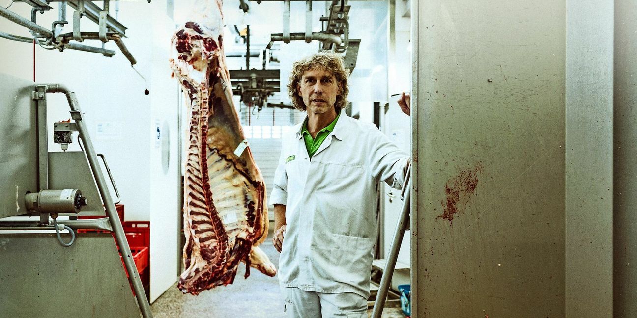 Matthias Minister hat  erkannt, dass viele Fleischliebhaber    auch Wert legen auf eine schonende Schlachtung. 
Foto:Andreas Reiner