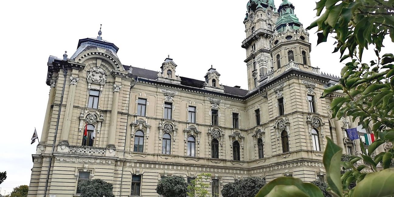 Das historische Rathaus in Sindelfingen Partnerstadt Györ. Bild: z