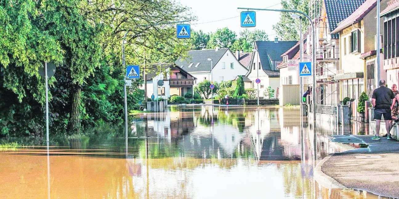 Wasser, wo es nicht hingehört: Die Würm hat die tief liegenden Ehninger Gebiete um Hildrizhausener, Tal- und Schlossstraße überschwemmt. Bild: SDMG/Dettenmeyer